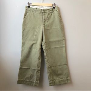 GAP Classic Fit Capri Green Khakis Pants Flat 4 R